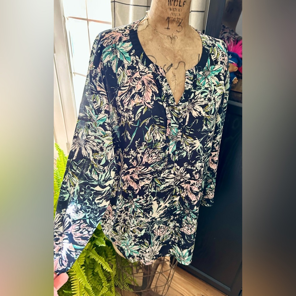 Ladies Van Heusen Floral Blouse
